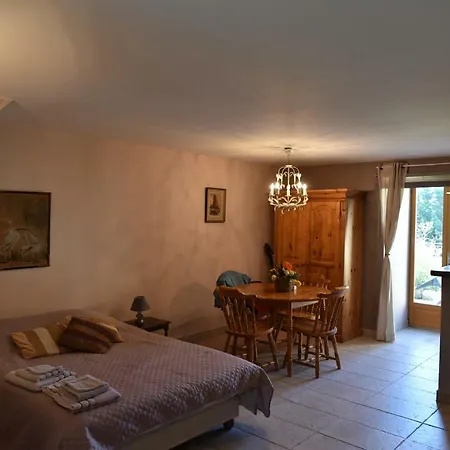 D'hotes Hameau De Lalanne 住宿加早餐酒店